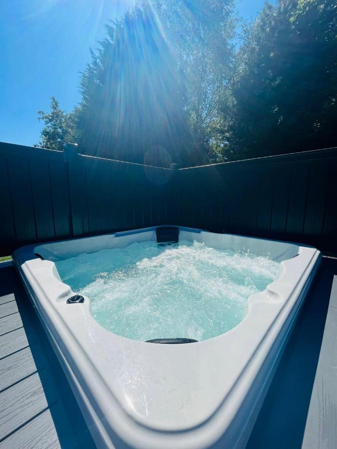 Copse View Lodge With Hot Tub York Ngoại thất bức ảnh
