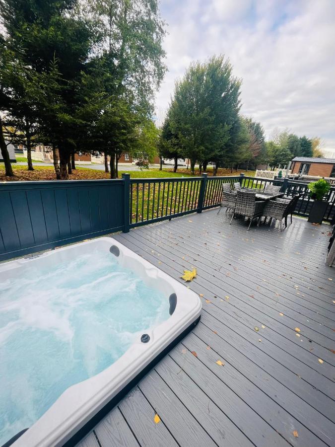 Copse View Lodge With Hot Tub York Ngoại thất bức ảnh